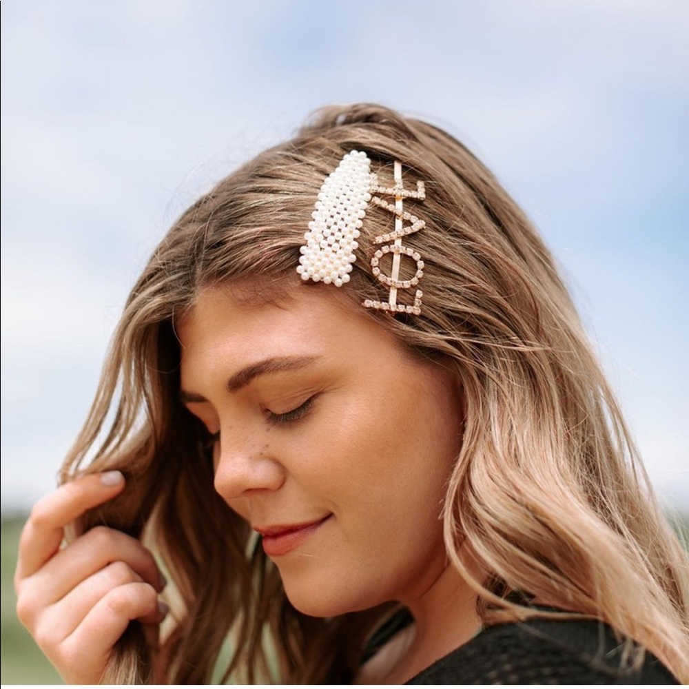 Boutique LOVE Gemstone Hair Barrette-Trendy Hair Accessory Goldtone
